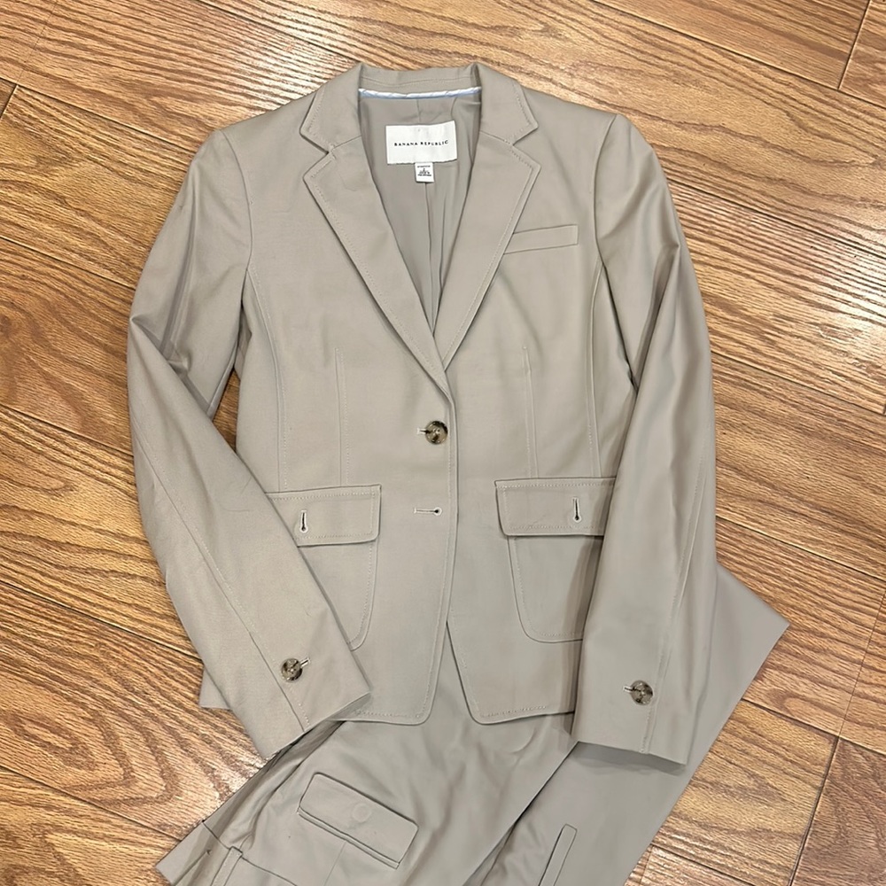 Banana Republic suit